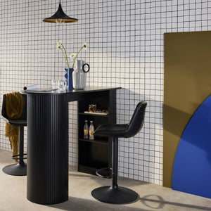 Tavolo alto da cucina decorato in legno con ripostigli, nero