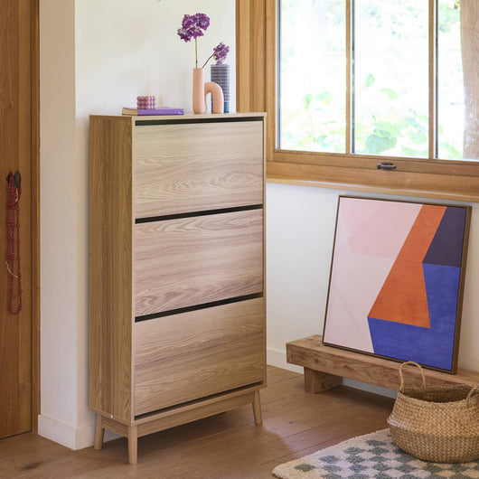 Scarpiera scandinava, arredamento in legno, marrone naturale