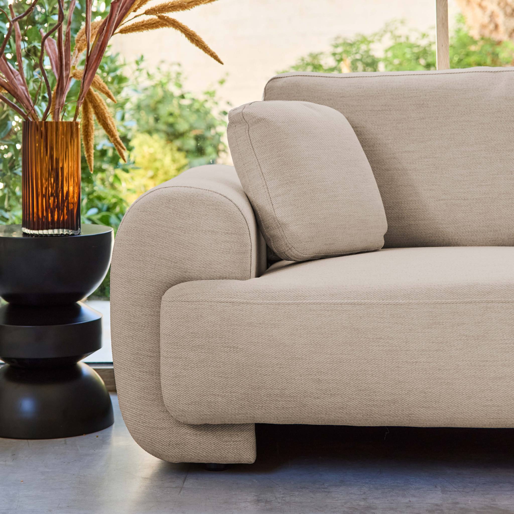 Divano ad angolo destro 3 posti in tessuto, piedi tondi, beige