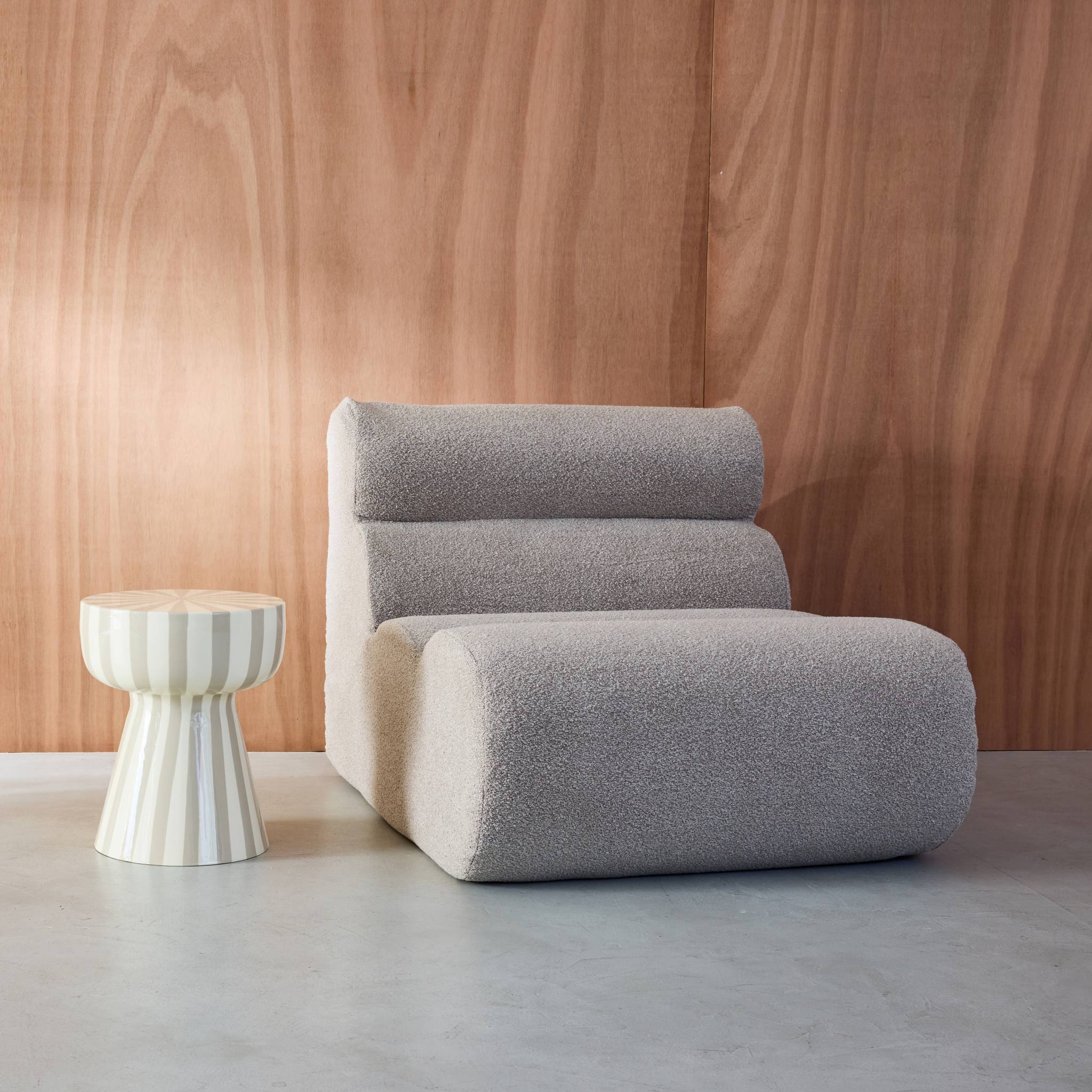 Tavolino in acciaio smaltato a righe bicolore, 41cm, beige grigio