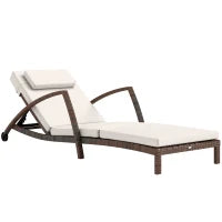 Lettino da sole, chaise longue in resina intrecciata con schienale regolabile, ruote, cuscino e braccioli, marrone e beige
