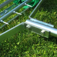 Rastrello Scarificatore con Ruote da Giardino Ferro zincato 135×42×15cm Verde, argento