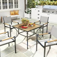 Tavolo da Giardino Marrone per 4 Persone con Foro Centrale per Ombrellone, 94L x 94P x 71A cm