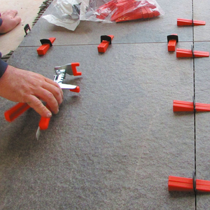 Distanziatori elementi livellanti piastrelle 3-12 mm confezione 250 pezzi *** spessore 0,5 mm, confezione 1