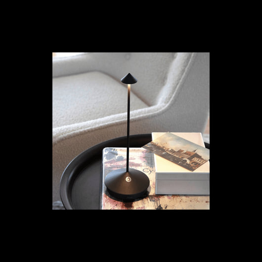 Lampada a led da tavolo Pina Pro Nero Opaco ricaricabile e dimmerabile senza fili Zafferano 2200-2700-3000K