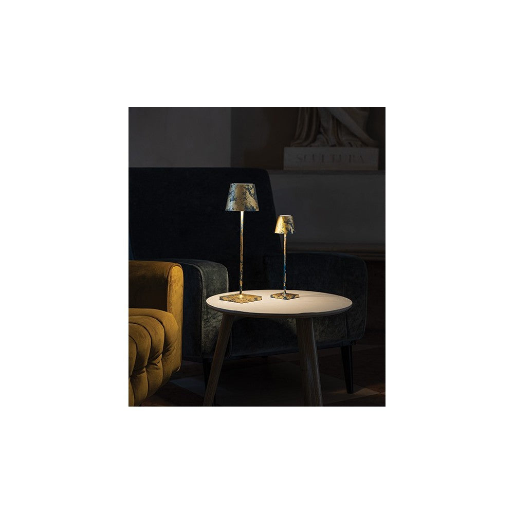Lampada a led da tavolo Poldina Pro Micro Blu Capri opaco Foglia Oro Craquelè ricaricabile e dimmerabile con batteria fino a 12 ore