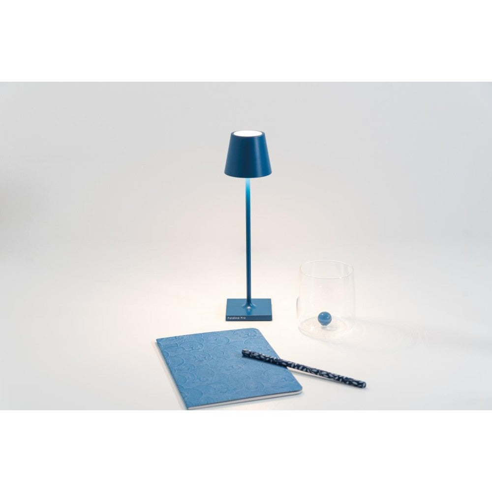 Lampada a led da tavolo Poldina Pro Micro Blu Capri ricaricabile e dimmerabile con batteria fino a 12 ore