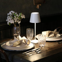 Zafferano Lampada a led da tavolo Poldina Pro Mini Bianca ricaricabile e dimmerabile con batteria fino a 12 ore