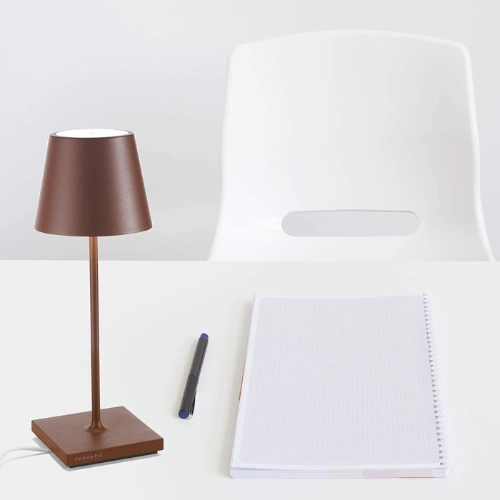 Lampada a led da tavolo Poldina Pro Mini Corten ricaricabile e dimmerabile con batteria fino a 12 ore