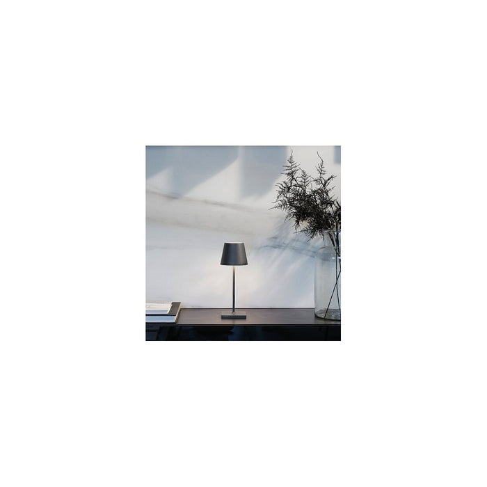 Lampada a led da tavolo Poldina Pro Mini Grigio Scuro ricaricabile e dimmerabile con batteria fino a 12 ore