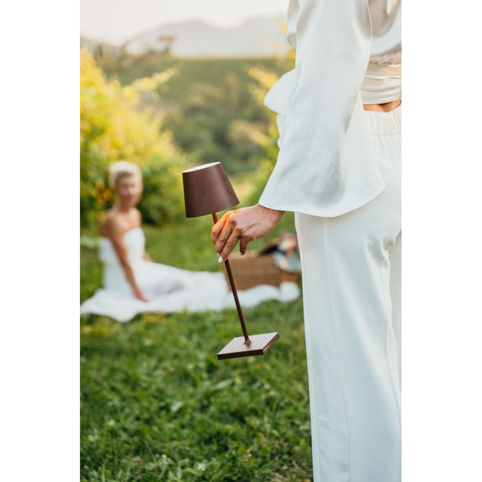 Zafferano - Lampada a led da tavolo Poldina Pro Ocra ricaricabile e dimmerabile - 2.2W 2200-2700-3000K