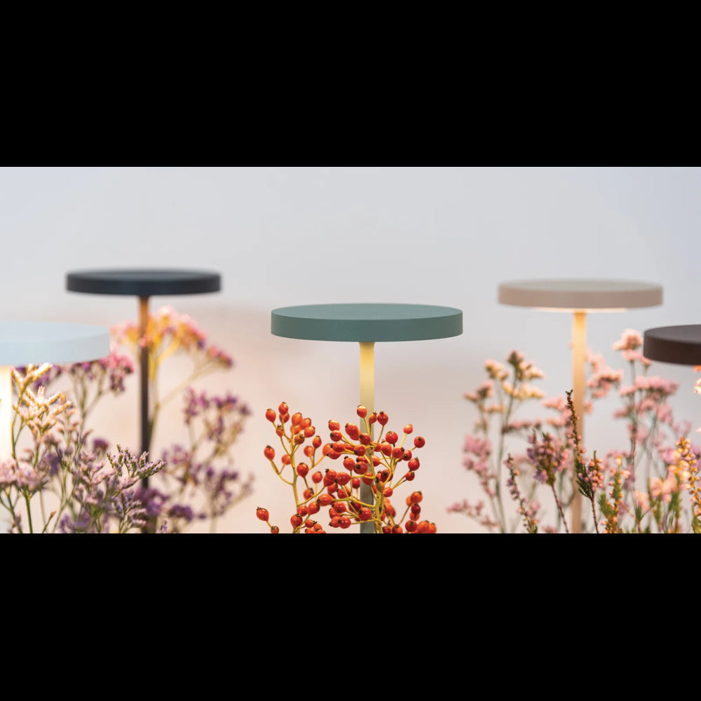 Lampada a led da tavolo Poldina Reverso Sabbia ricaricabile e dimmerabile con batteria fino a 12 ore. Da esterno IP65