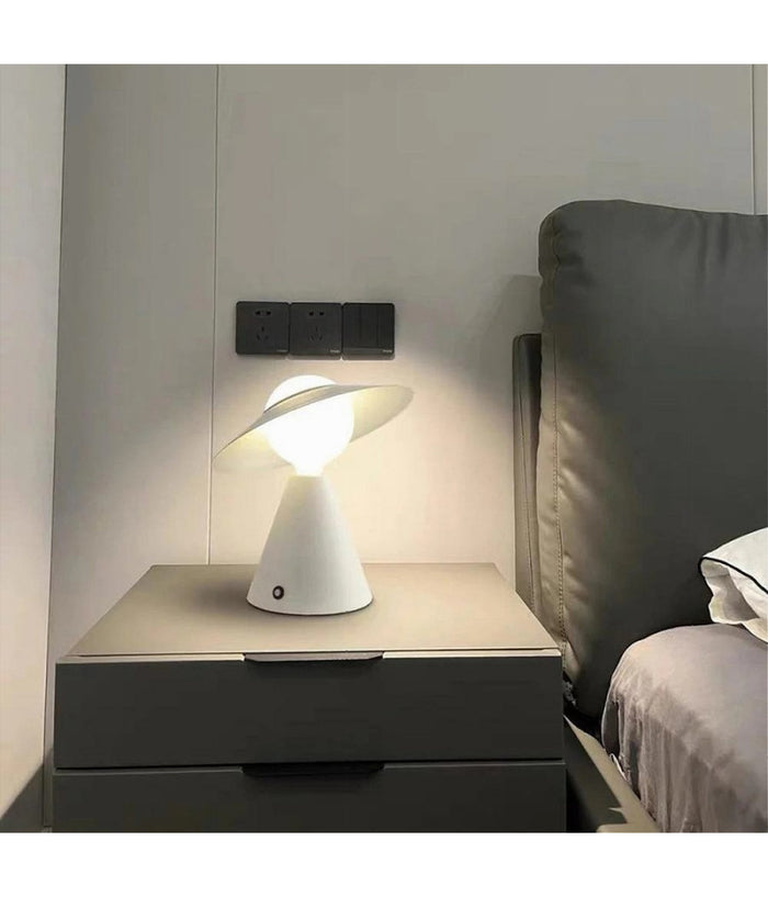 Lampada Da Tavolo Decorativa Con Paralume A Cappello Orientabile Lume E27 D13         