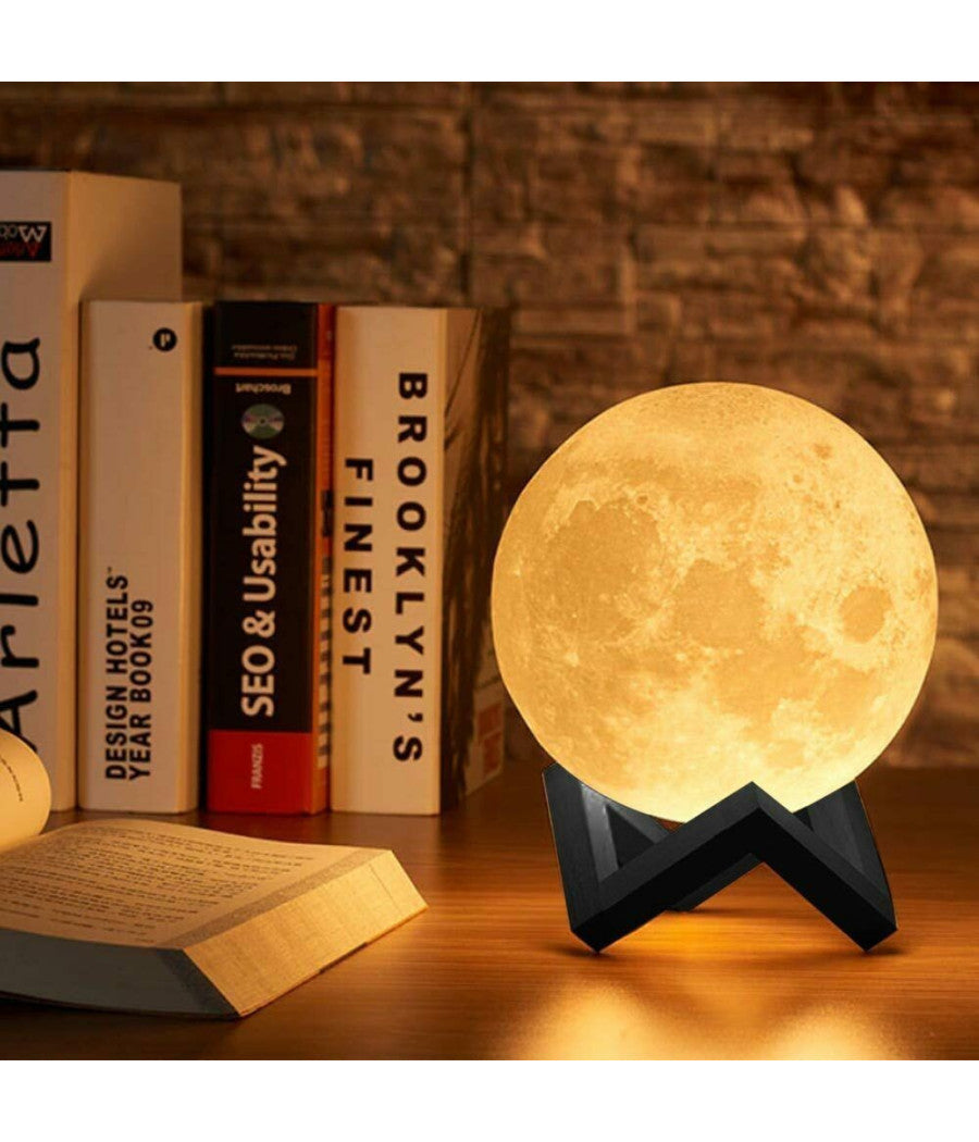 Lampada Da Tavolo Luna 18cm Luce Led 3 Colori Moon Lamp A Batteria Con Supporto         
