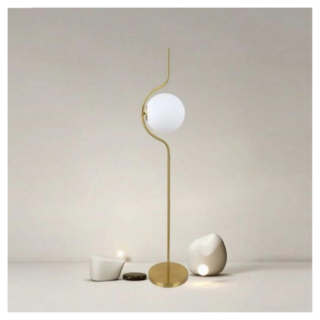 Trade Shop - Lampada Da Terra Oro Con Sfera In Vetro Bianco Piantana E27 Design Moderno 33894         