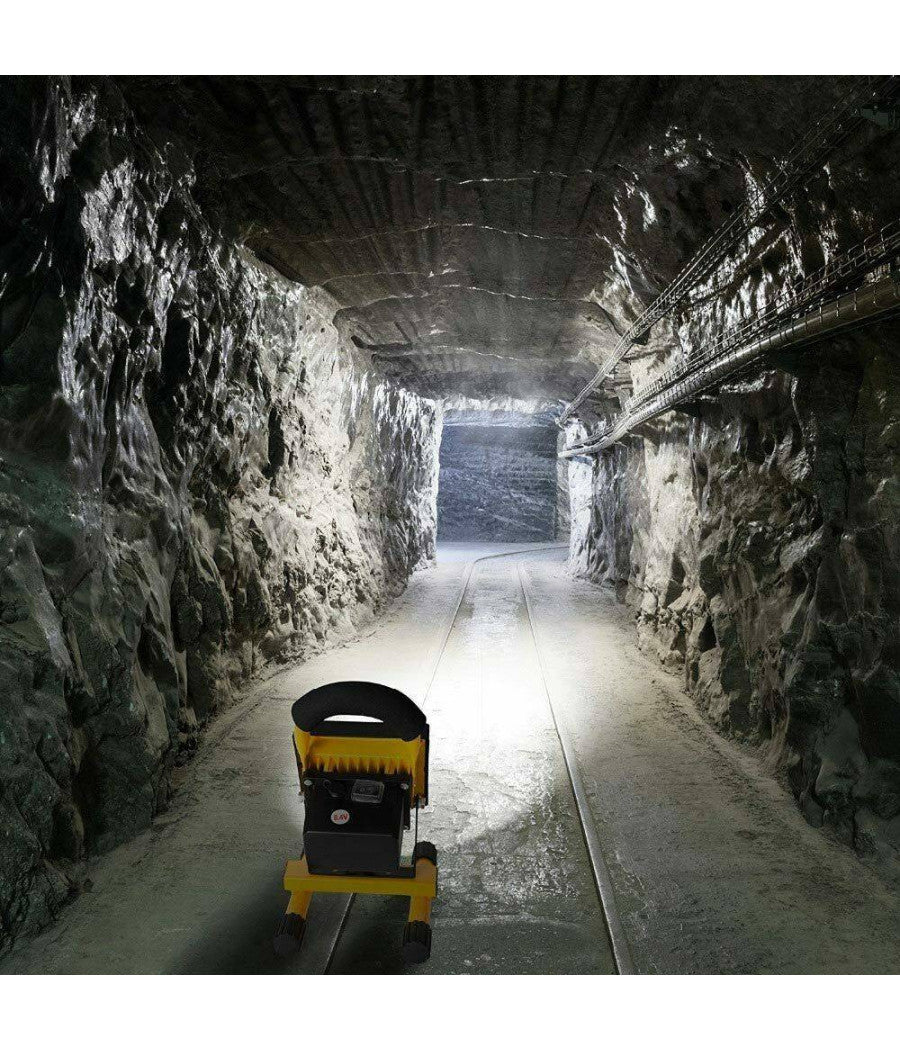 Lampada Faro Led Lavoro Portatile Torcia 50w Batteria Litio Luce Emergenza 2500l         