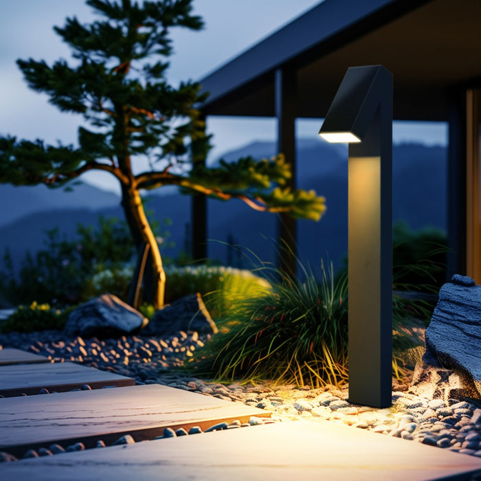 Lampada LED solare da giardino 500lm IP65 con paletto e sensore crepuscolare - 3000K