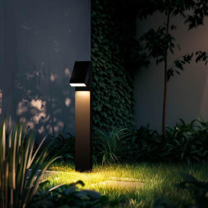 Lampada LED solare da giardino 500lm IP65 con paletto e sensore crepuscolare - 3000K