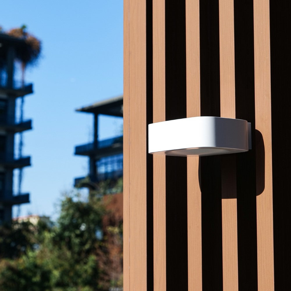 Lampada LED solare da parete bidirezionale 700lm IP65 con sensore crepuscolare - 4000K Alcapower