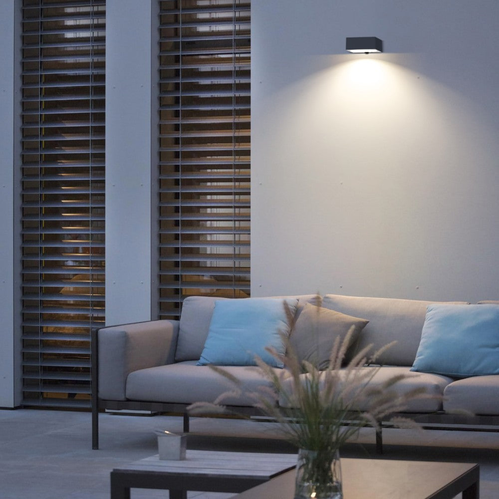 Lampada LED solare da parete 1000lm IP65 con sensore di presenza e crepuscolare - 4000K - Accensione automatica al passaggio