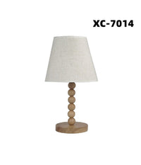 Lampada Tavolo Con Base In Legno Con Motivo Paralume Bianco Attacco E27 Xc-7014         