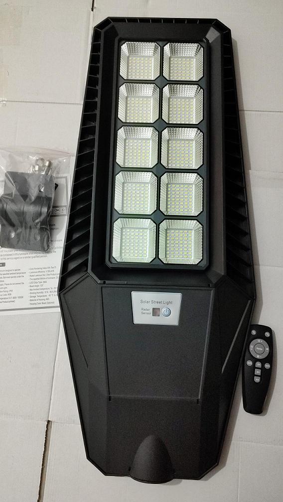 LAMPIONE 500W PANNELLO SOLARE INTEGRATO CREPUSCOLARE IP65 LUCE Fredda 130lm/w - Benovo