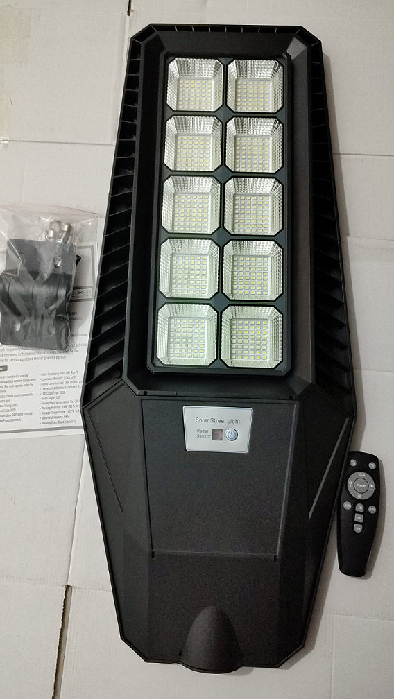 LAMPIONE 500W PANNELLO SOLARE INTEGRATO CREPUSCOLARE IP65 LUCE Fredda 130lm/w - Benovo