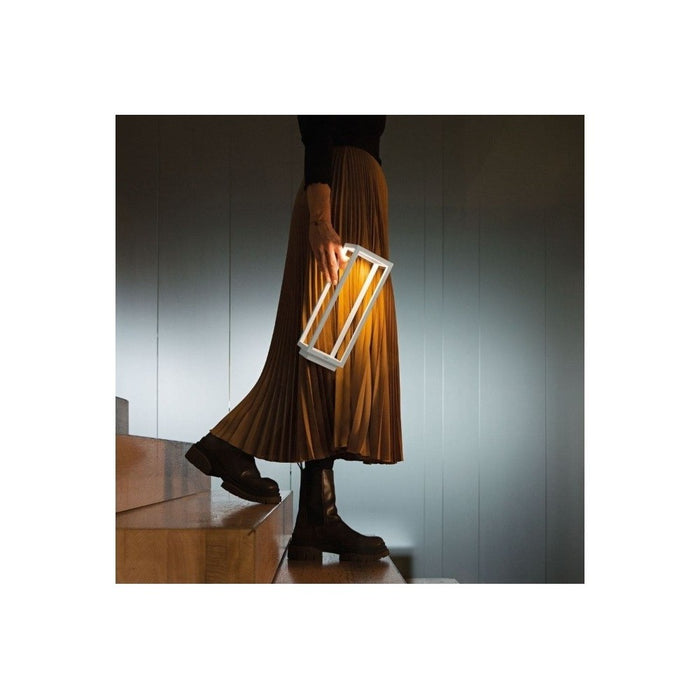 Lanterna Home da tavolo Bianca a Led da 2,2w a batteria IP54 Zafferano 3000K 12h massima potenza in alluminio