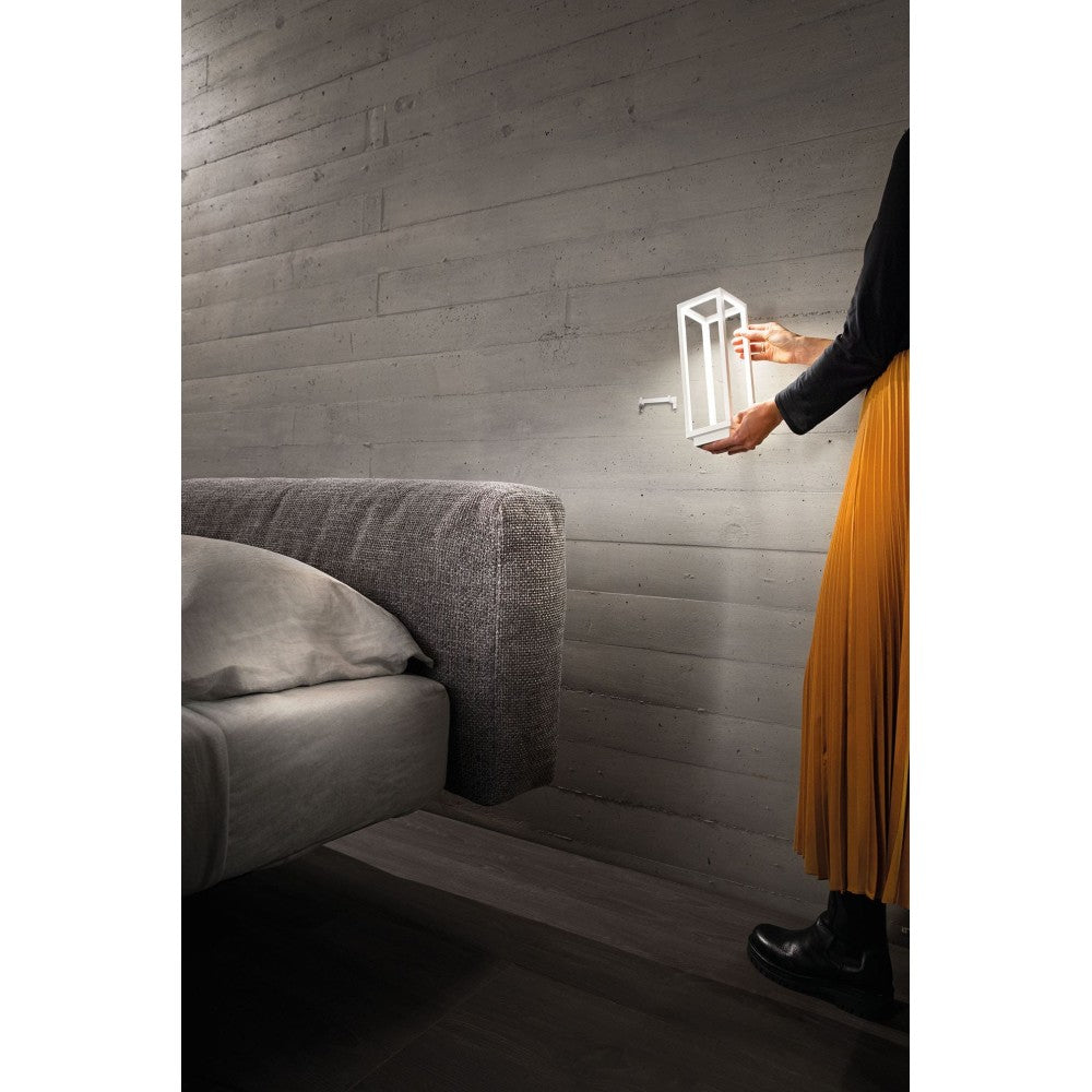 Lanterna Home da tavolo Bianca a Led da 2,2w a batteria IP54 Zafferano 3000K 12h massima potenza in alluminio
