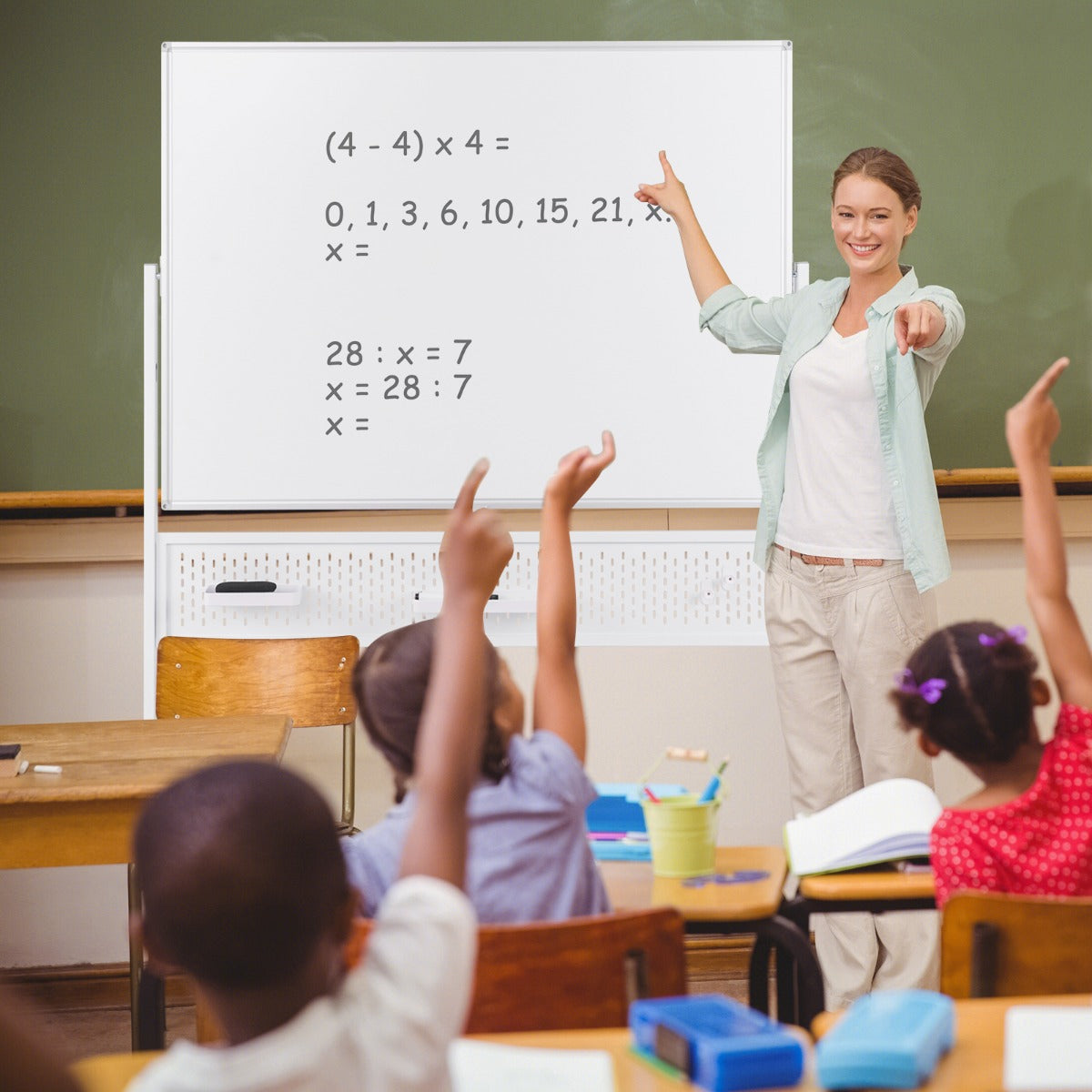 Lavagna mobile da 120x90cm con supporto pannello e accessori, Lavagna a 2 lati da pavimento per casa ufficio aula Biacno-Lavagne