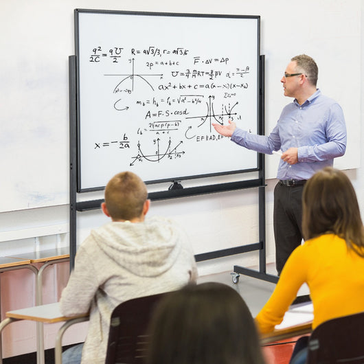 Lavagna regolabile in altezza con ruote e bordo magnetico, Lavagna a doppio lato cancellabile a secco con griglia Nero-Lavagne