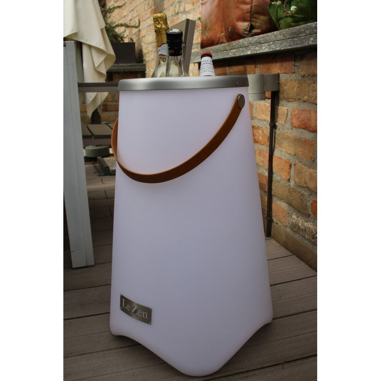 LED tutto in uno: speaker, secchiello per il ghiaccio e vaso per le piante