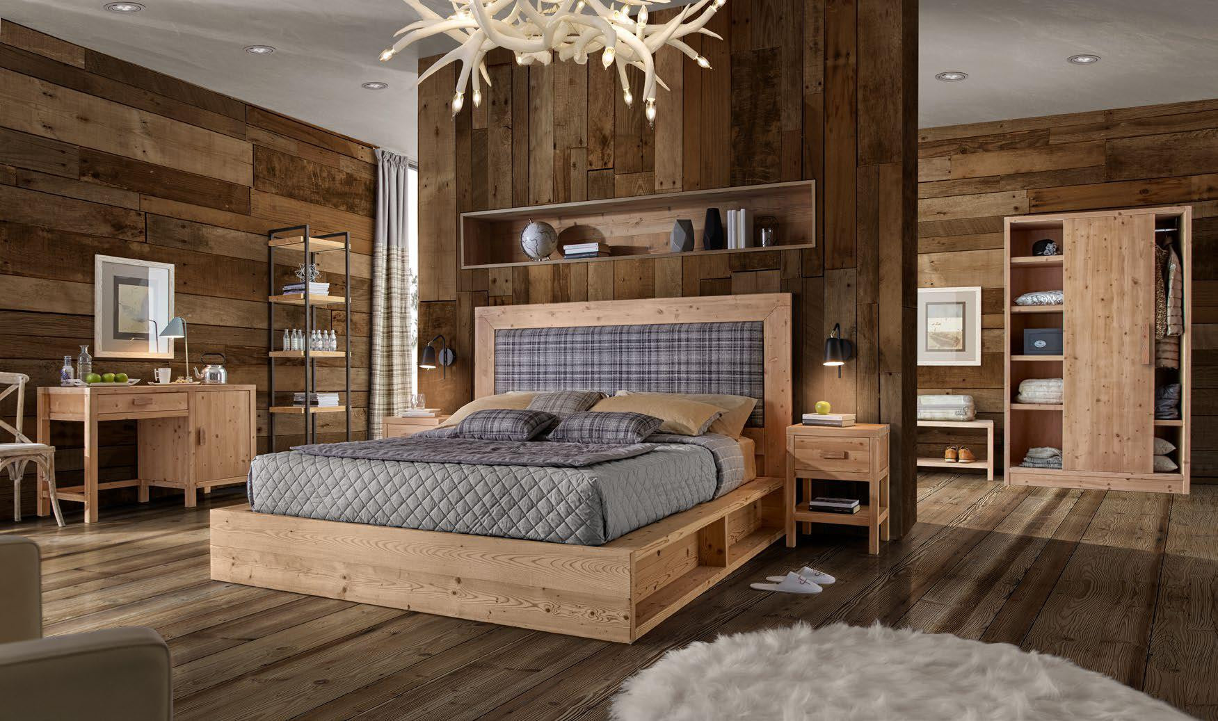 Letto cortina matrimoniale in legno massello di abete con vani laterali