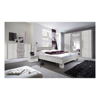 Letto matrimoniale 180x200 collezione IRINA. Comodini integrati. Colori grigio chiaro e grigio scuro.