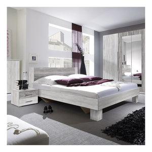 Letto matrimoniale 180x200 collezione IRINA. Comodini integrati. Colori grigio chiaro e grigio scuro.