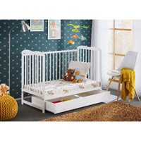 Lettino evolutivo per bambini con cassetto e materasso della collezione NOE, regolabile in altezza. Colore bianco opaco.