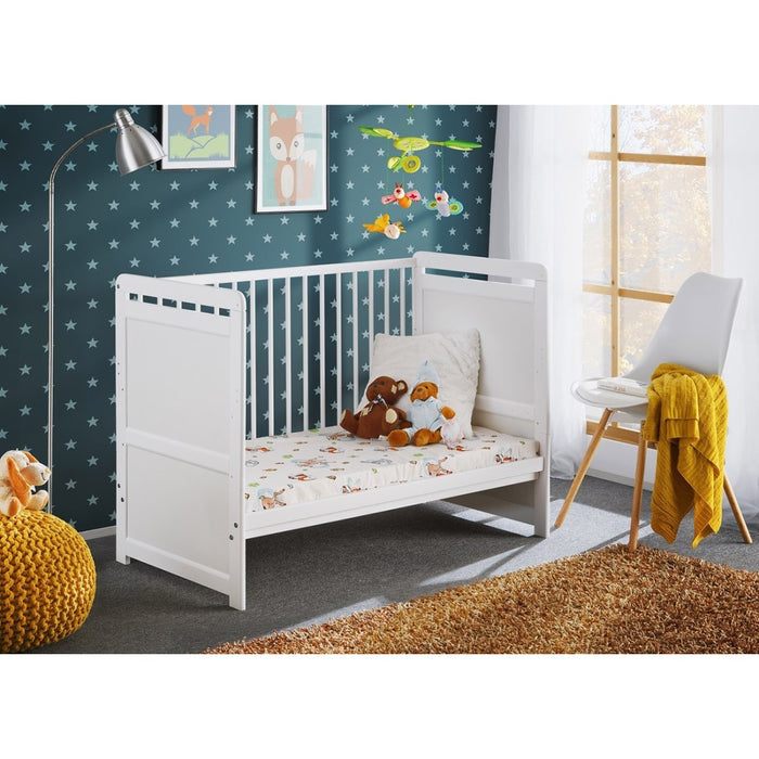 Lettino e materasso per bambini della collezione GUIZMO, regolabile in altezza. Colore bianco opaco.