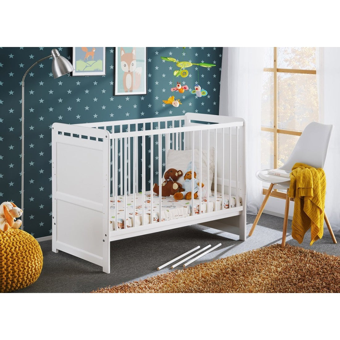 Lettino e materasso per bambini della collezione GUIZMO, regolabile in altezza. Colore bianco opaco.