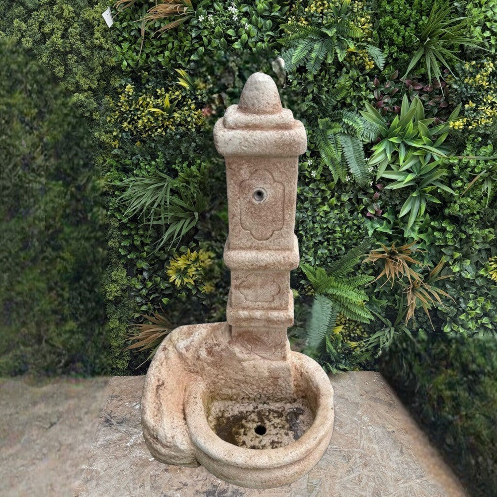 Fontana calcestruzzo cemento senza rubinetto 63x50xh.109cm modello castello