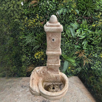 Fontana calcestruzzo cemento senza rubinetto 63x50xh.109cm modello castello