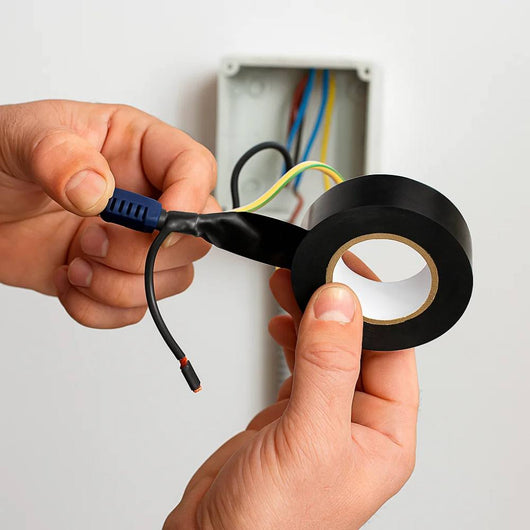 Nastro isolante in pvc autoestinguente raytech per impianti elettrici e cablaggi *** colore nero, dimensioni 19 mm x ...