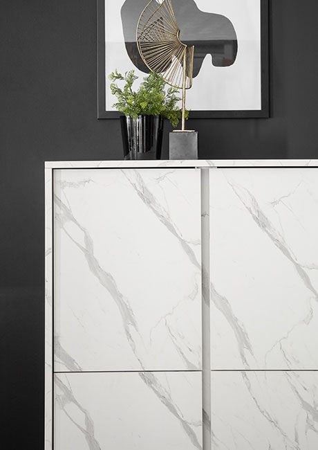 Madia alta moderna, 4 ante in finitura effetto Marmo Bianco di Carrara ZLCMARCAR1