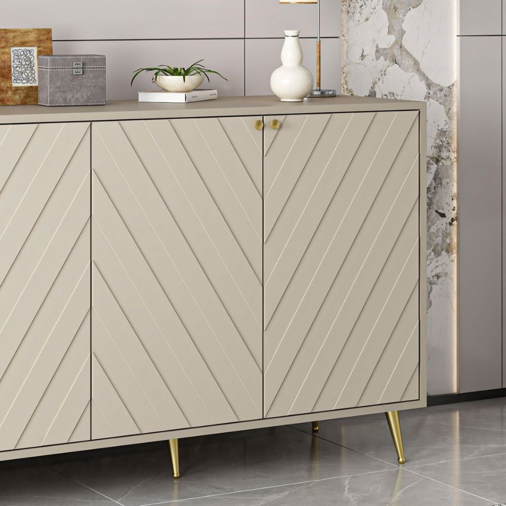 Madia Jana 4 Ante colore cashmere con intagli geometrici maniglie e piedini Oro – Eleganza e Funzionalità per il Tuo Living