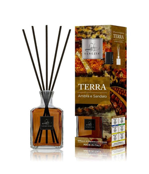 Maxi Diffusore Ambiente Cubo Con Bastoncini Fragranza Terra Ambra E Sandalo 250ml         