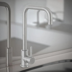 Miscelatore lavello in acciaio spazzolato con canna svedese girevole