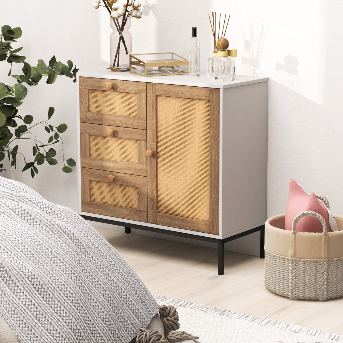Mobile credenza con ante e cassetti in rattan-Mobile di accentuazione con 1 anta e 3 cassetti 80x35x80,5cm Bianco