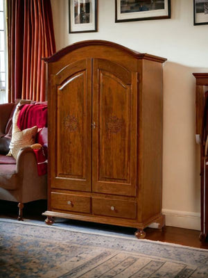 Armadio 2 ante arte povera con incisione legno tinta noce 125x61x200 - Mobili 2G