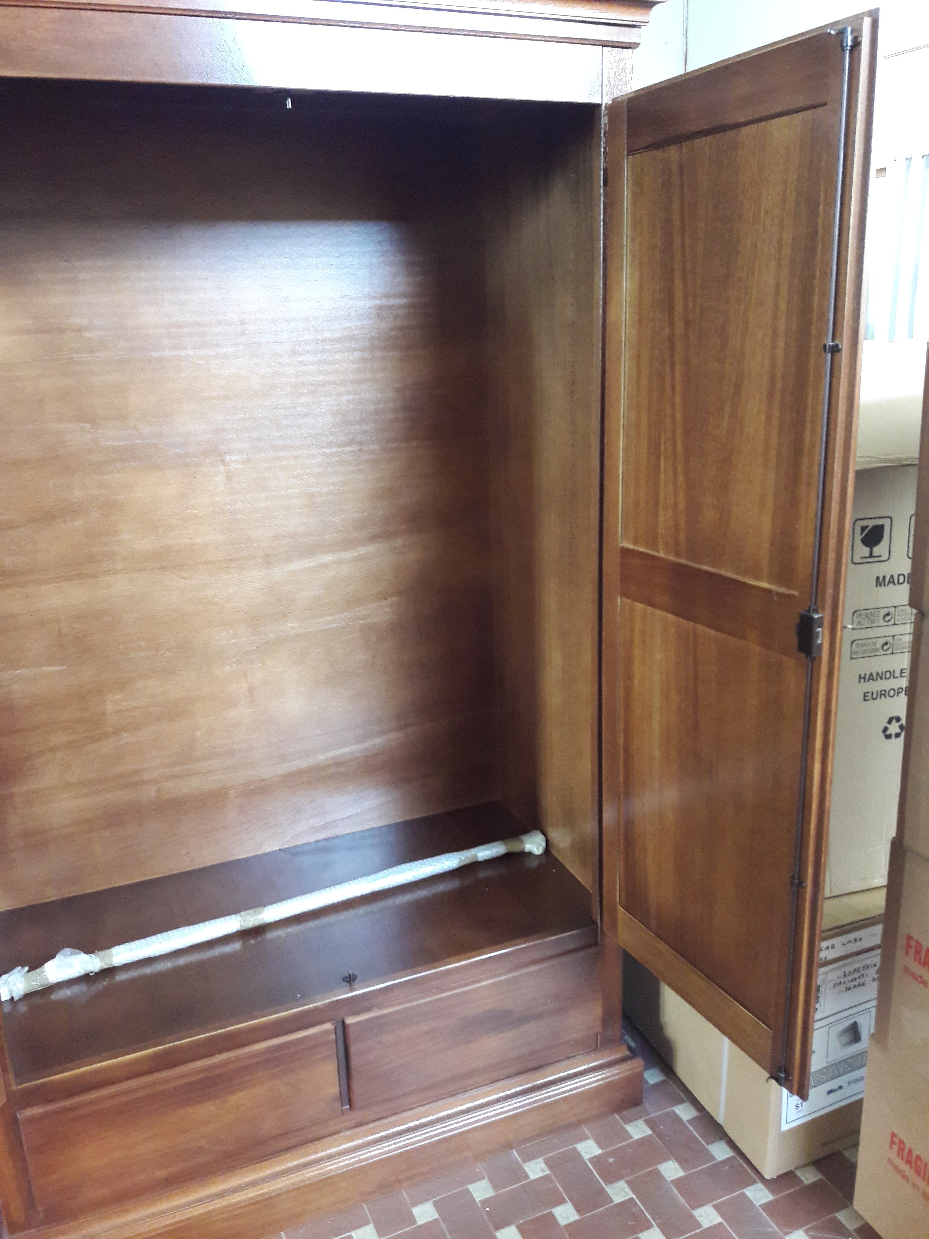 Armadio 2 ante in legno massello tinta noce 125 x 61 x 200 (246) - Mobili 2G