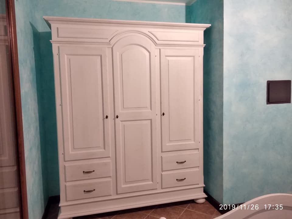 Armadio 3 porte 4 cassetti legno shabby bianco spazzolato 184x60x223 (2206) - Mobili 2G