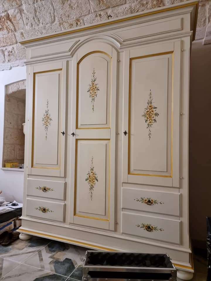 Armadio 3 porte arte povera in legno avorio e rosso anticato 184x60x223 (1421) - Mobili 2G